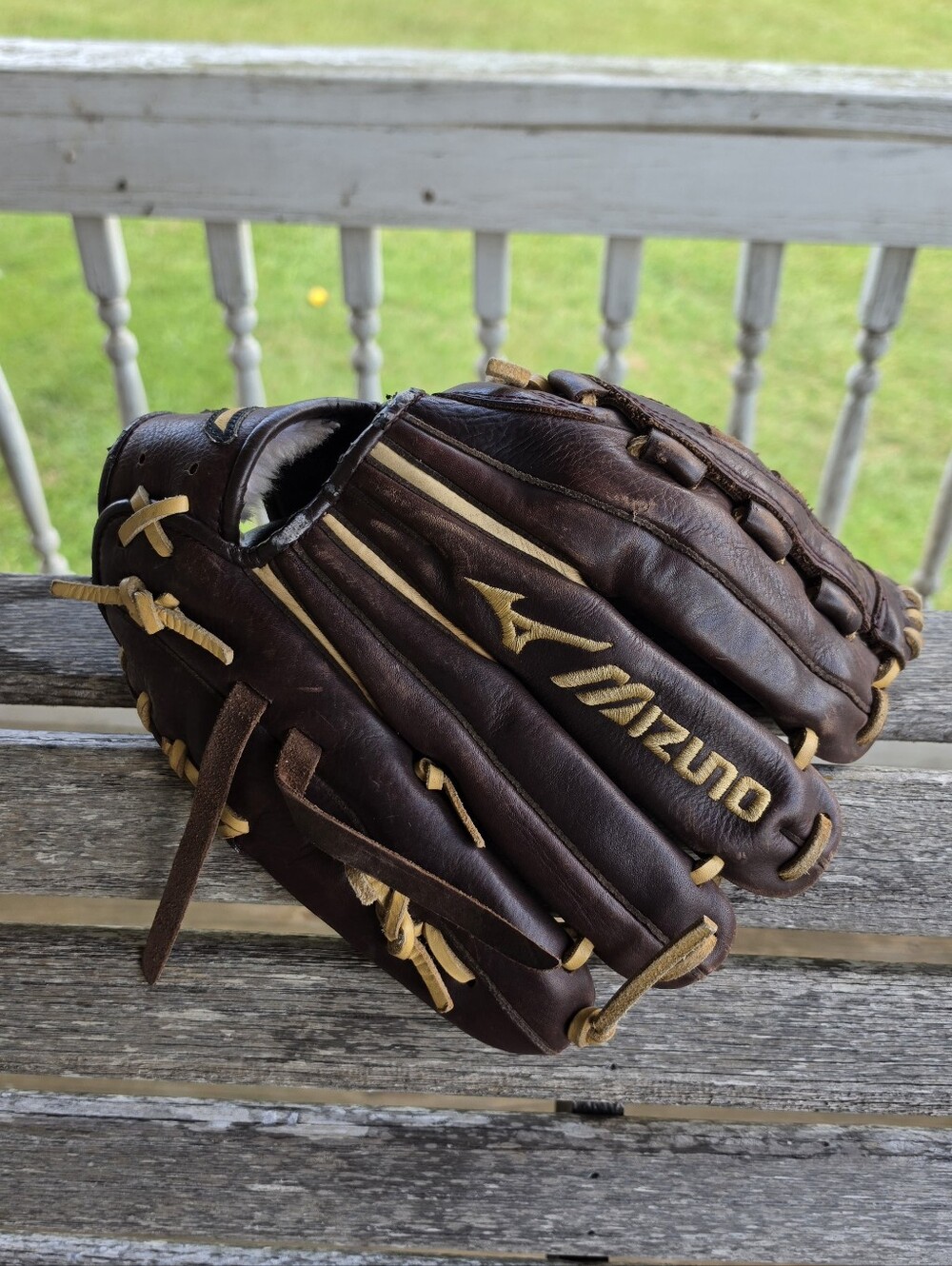 Mizuno (GFN-1200-B1) Professional Model Leather Baseball Glove ( LHT ) VGC